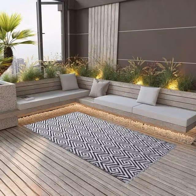 Berkfield Home Modern Outdoor Polypropylene Carpet in White and Black, W/D: 120 x 180 cm – 1
