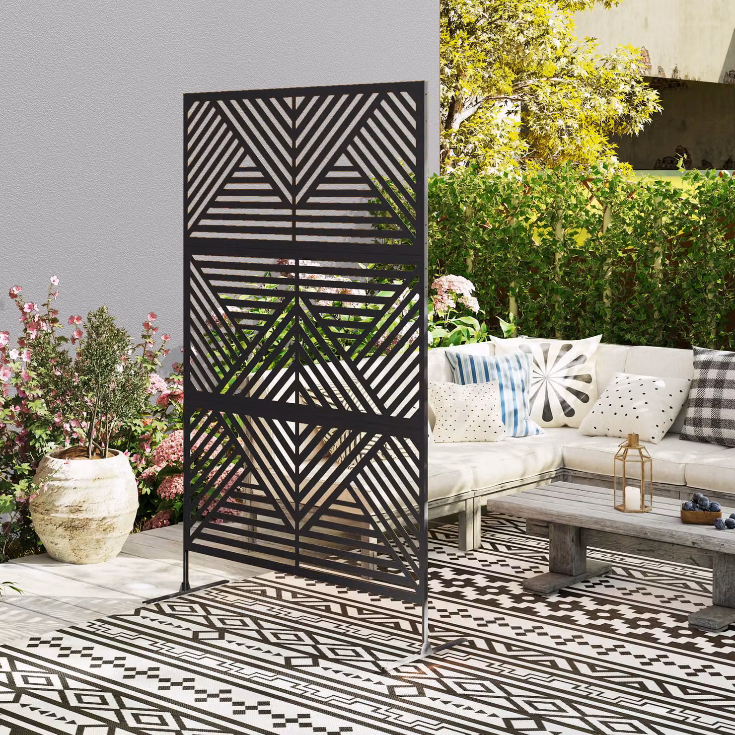 Outsunny Decorative Garden Privacy Screen with Stand, 6.5FT Freestanding Black Metal Outdoor Divider, Rhombus Style Steel Paravent – 7