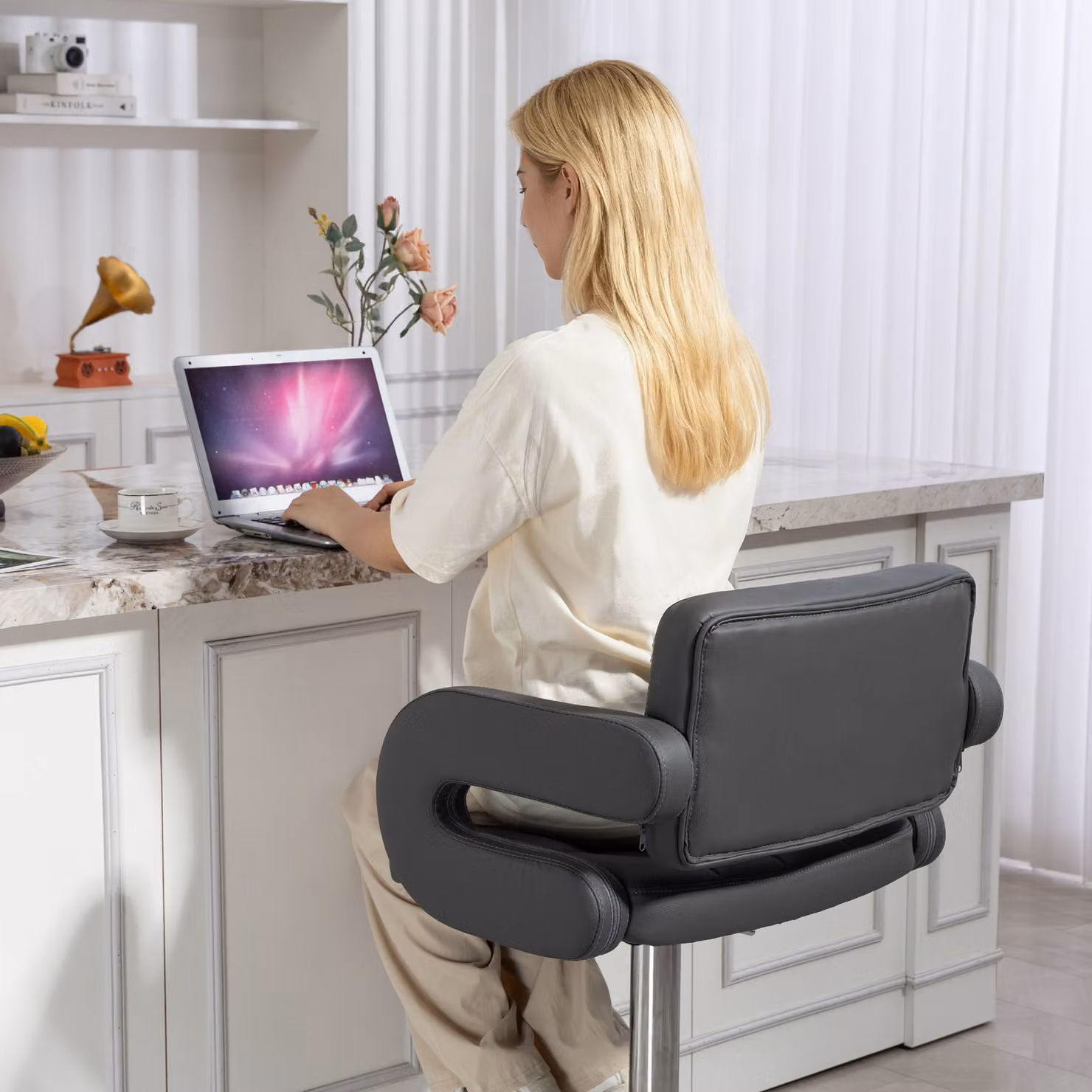 HOMCOM Grey PU Leather Upholstered Swivel Bar Stool with Armrests and Footrest, Height Adjustable – 7
