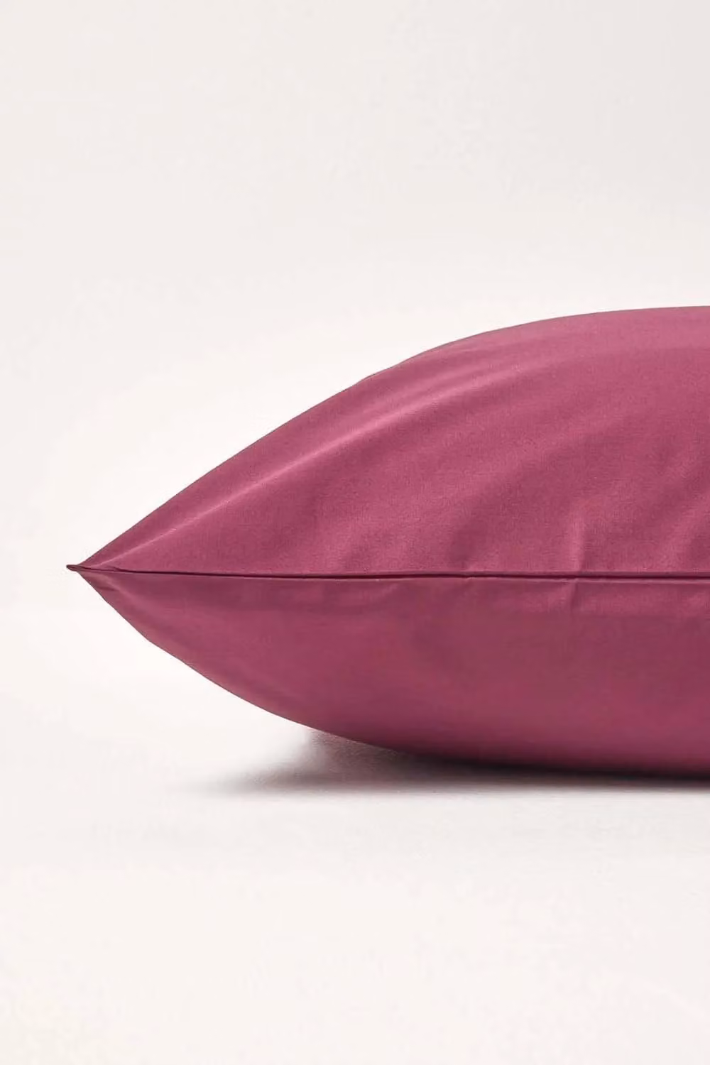 Homescapes Egyptian Cotton Percale Euro Pillowcase, Purple, W/D/H: 80 x 80 x 0 cm, 200 TC – 1