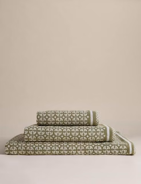 M&S Green Pure Cotton Fluffy Geometric Circle Towel