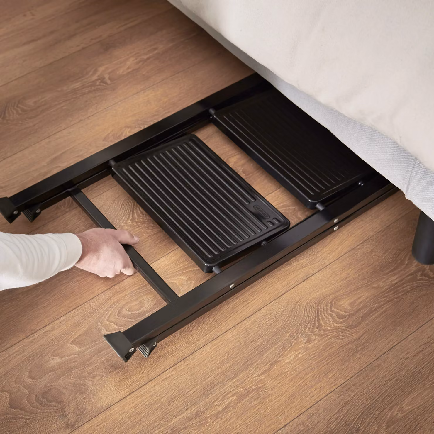 VonHaus Slim 3 Step Steel Ladder in Black with Anti-Slip Rubber Feet and 150kg Capacity – 5