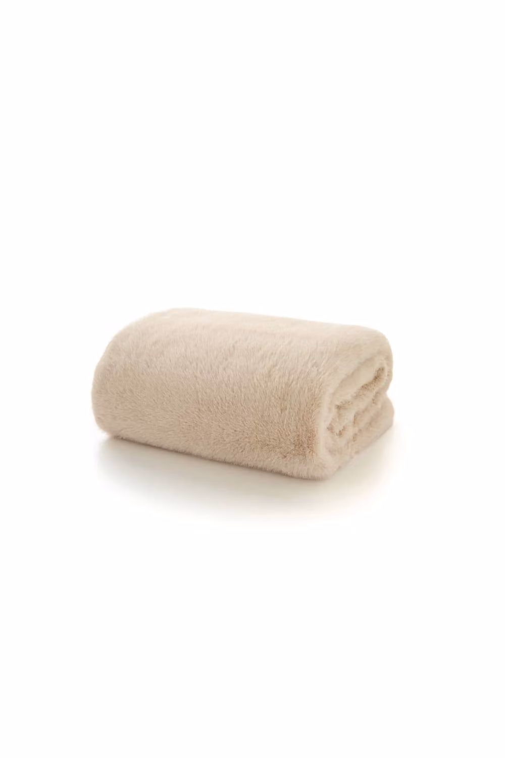 The Lyndon Company Ashford Supersoft Faux Fur Throw in Beige, W: 130 cm, L: 180 cm – 3