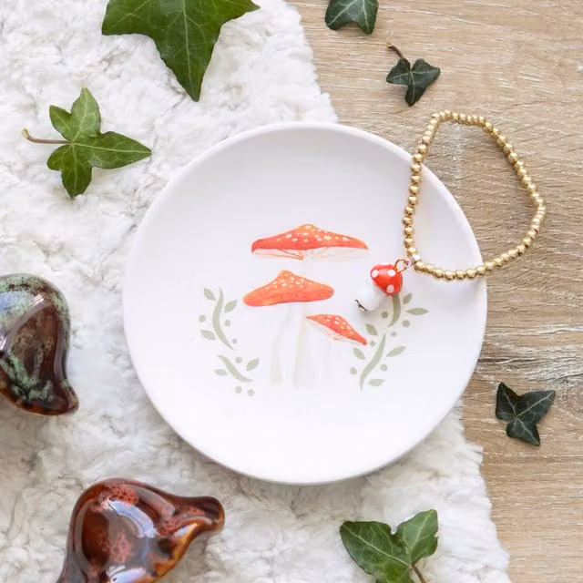 Kingsbury Gifts White and Red Ceramic Mushroom Trinket Dish