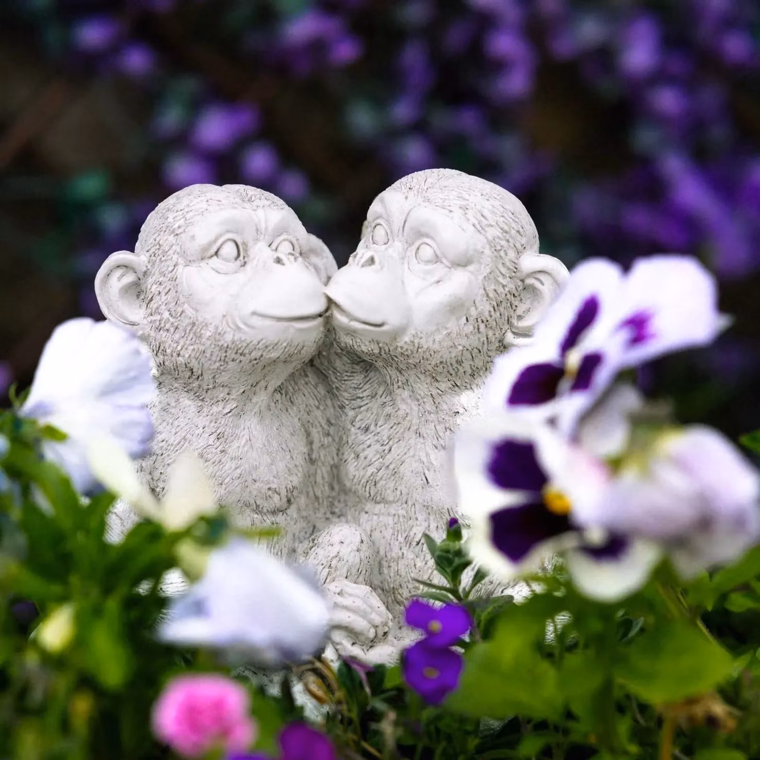 Marco Paul Kissing Chimps Statue Stone Garden Ornament in Beige and Grey – 3