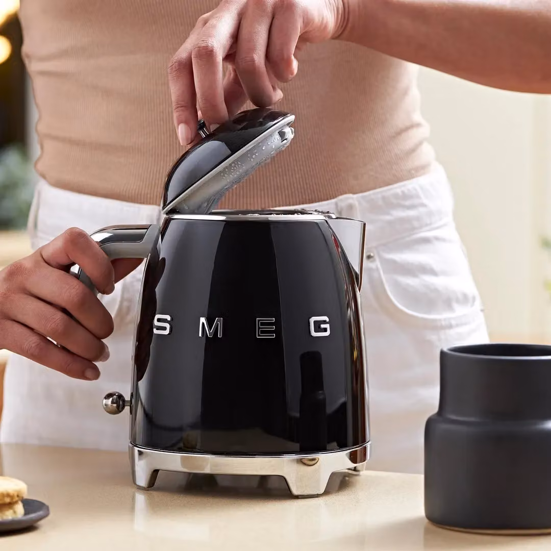 Smeg KLF05 Retro 50s Style Small Mini Kettle, 0.8l, Black – 2