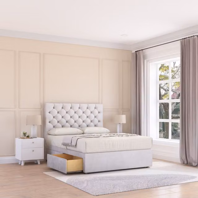 Sloomy Mayfair King Size Divan Bed Base with 4 Drawers and Chesterfield Floor Standing Headboard in Silver Fabric, W/D/H: 180 x 200 cm