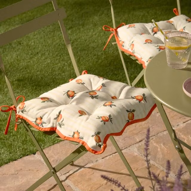 Furn Oranges Striped Outdoor Seat Pads Set of 2, Yellow and Multicolour, W/D/H: 40 x 40 x 40 cm