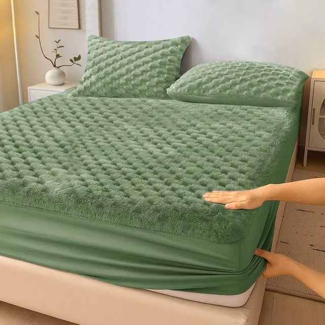 Velosso Chunky Popcorn Faux Fur Fitted Sheet in Olive Green, Size: 200 x 200 cm