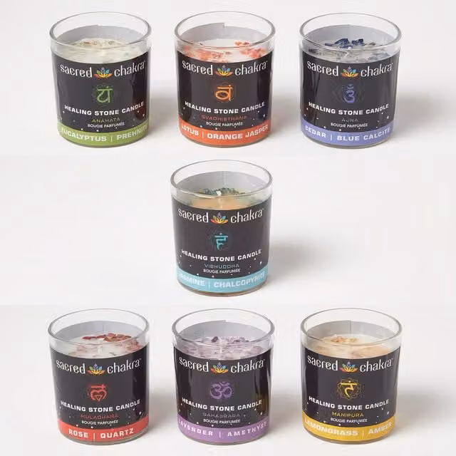 Homescapes Chakra Candle Gift Set with Healing Crystals, Set of 7, Black and Multicolour