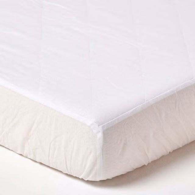 Homescapes Waterproof Quilted Mattress Protector, White, W: 140 cm, L: 200 cm