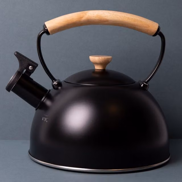 La Cafetire Black Whistling Kettle with Wooden Handle, 1.6l