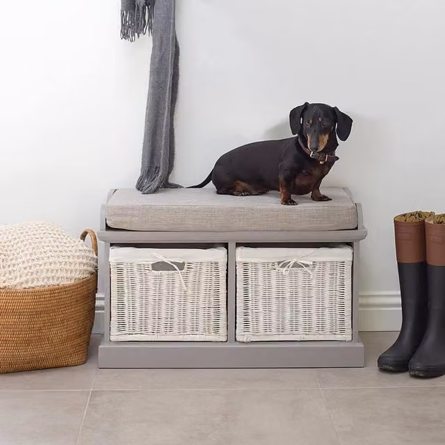 Statement Furniture Tetbury Hallway Storage Bench in Grey with 2 White Wicker Baskets and Grey Fabric Cushion W/D/H: 76 x 40 x 46 cm – 1