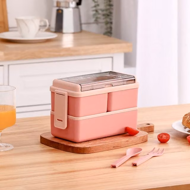 Livingandhome Plastic Bento Lunch Box with Cutlery and Dividers, Pink