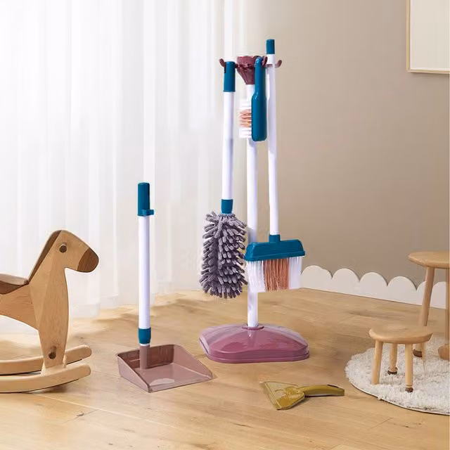 Livingandhome Set of 8 Toy Cleaning Tools in Brown