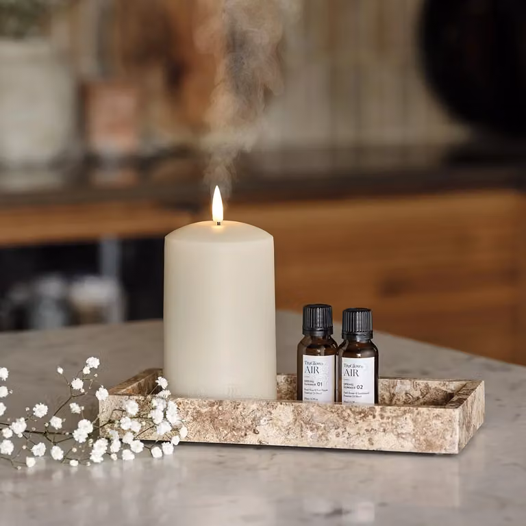 Lights4fun TruGlow AIR Portable Candle Diffuser and Spring Summer Diffuser Oil Bundle in White