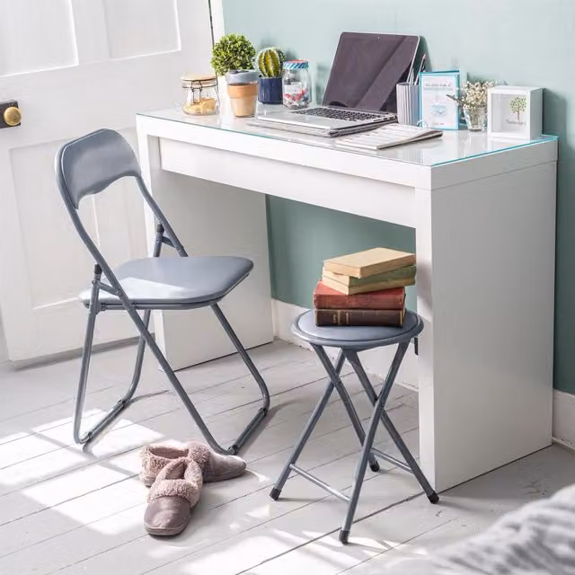Harbour Housewares Pack of 2 Grey Padded Folding Chairs with Synthetic Leather and Metal Frame