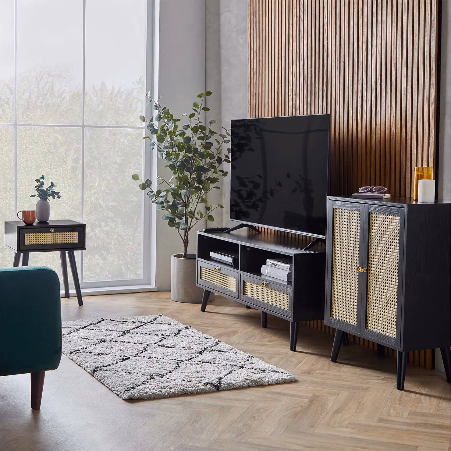 VonHaus Art Deco Black and Gold Rattan TV Unit, W: 120 cm, D: 40 cm, H: 51 cm – 3