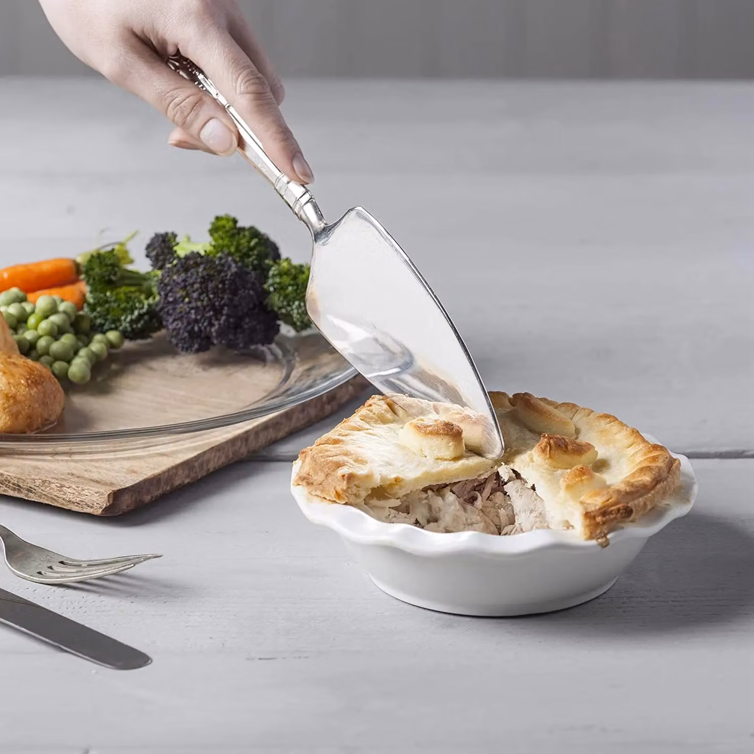 WM Bartleet & Sons White Porcelain Round Pie Dish with Crinkle Crust Rim, Diameter: 16 cm – 2