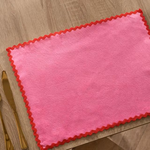 OHS Scallop Placemats in Pink and Red