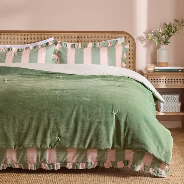Wylder Edie Quilted Cotton Velvet Bedspread in Green