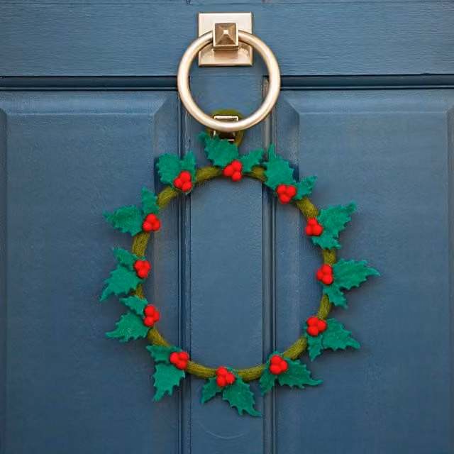 Paper High Green and Red Felt Holly Christmas Wreath, Diameter: 25 cm