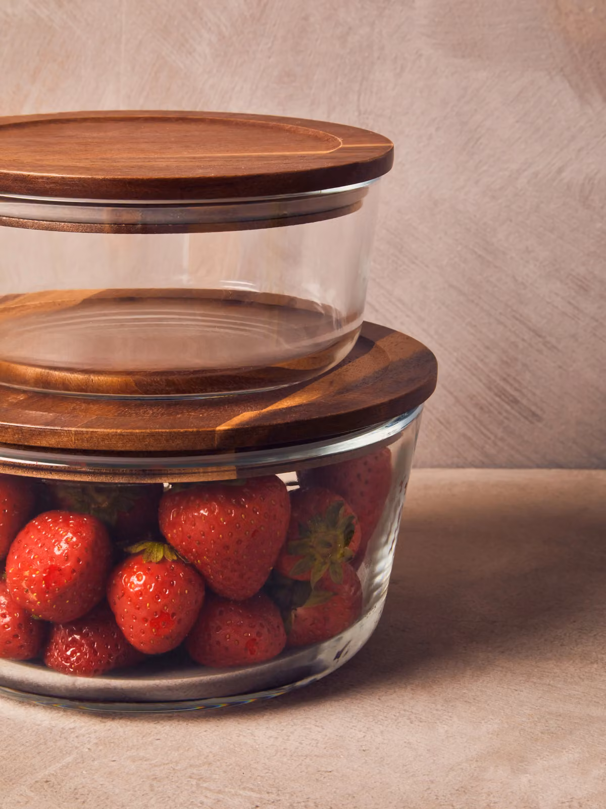 Orsina Airtight Round Glass Container with Acacia Wood Lid, 1.65 l, Transparent – 2