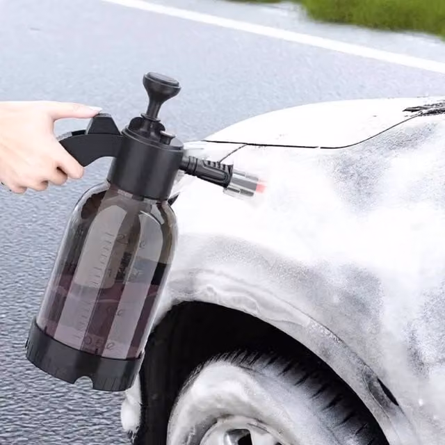 Kelvenix Manual Hand Pump Foam Pressure Sprayer in Black, 2 l – 1
