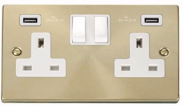 SE HOME Satin Brushed Brass 2 Gang 13A Twin Double Switched Plug Socket with 2 USB Ports in White and Gold