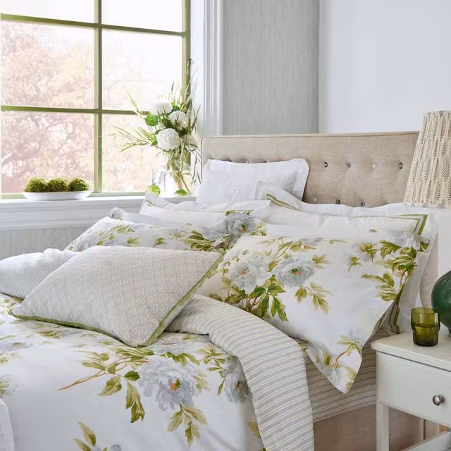 Sanderson Adele Kingsize Cotton Mako Satin Duvet Cover and Pillowcase Set in English Pear White Floral Design, W: 180 cm, L: 200 cm