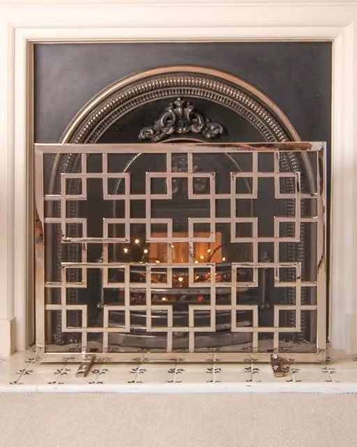 Dibor Kensington Nickel Traditional Silver Fireplace Guard, H: 62 cm x W: 84 cm