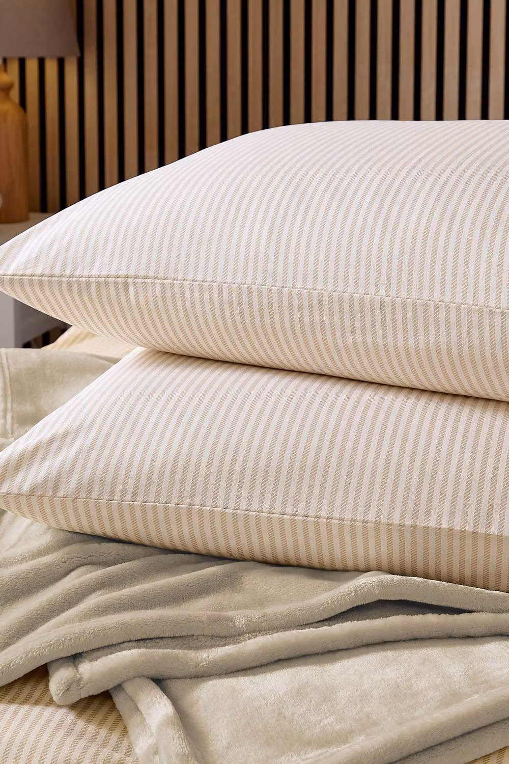 Helena Springfield Twill Stripe Duvet Cover and Pillowcase Set in Beige and White, W/D/H: 180 x 200 cm – 4