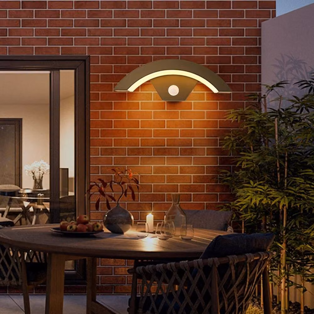 SPETLEK Modern Curved LED Outdoor Wall Light with PIR Motion Sensor in Black or White – 4