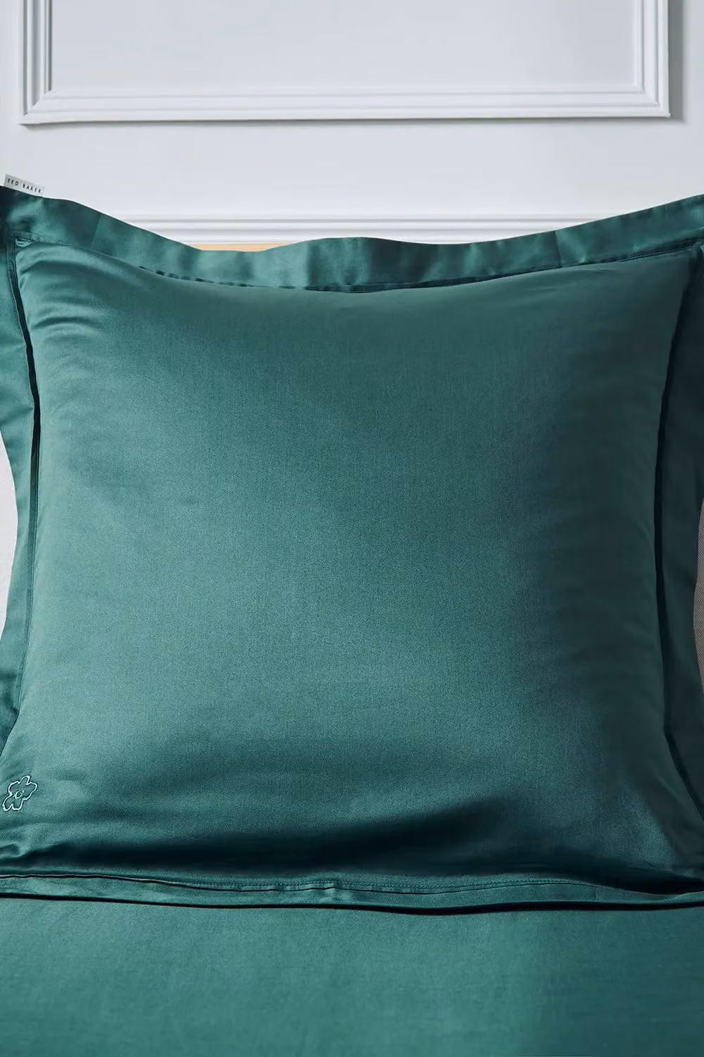 Ted Baker 250 Thread Count Plain Dye Mako Satin Cotton Square Oxford Pillowcase in Green – 2