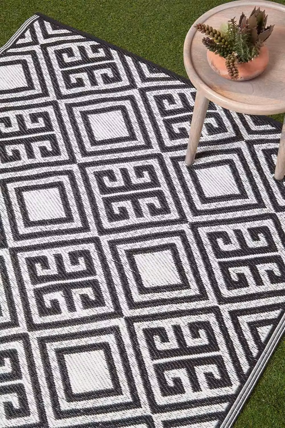 Homescapes Luxury Outdoor Geometric Rug in Black and White, W/D/H: 120 x 180 cm – 2