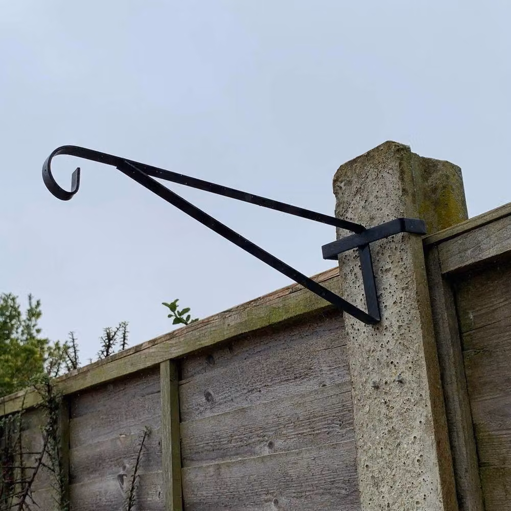 Havendro 4-Pack Metal Hanging Basket Bracket Hooks in Black for Concrete Gardens – 3