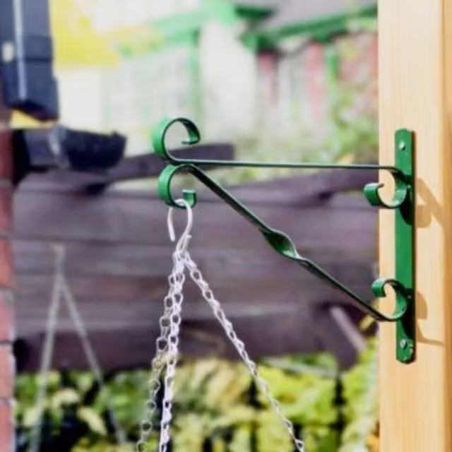 Shop4allsorts 12 Inch Ornamental Garden Basket Bracket in Green and Black Steel