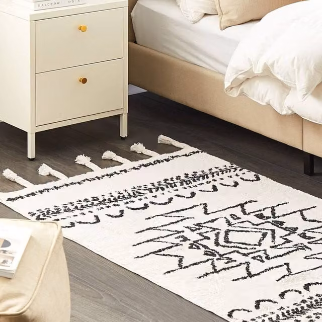 Wyld and Coco Cotton Geometric Rug with Tassels in White and Black, W: 80 cm, L: 150 cm