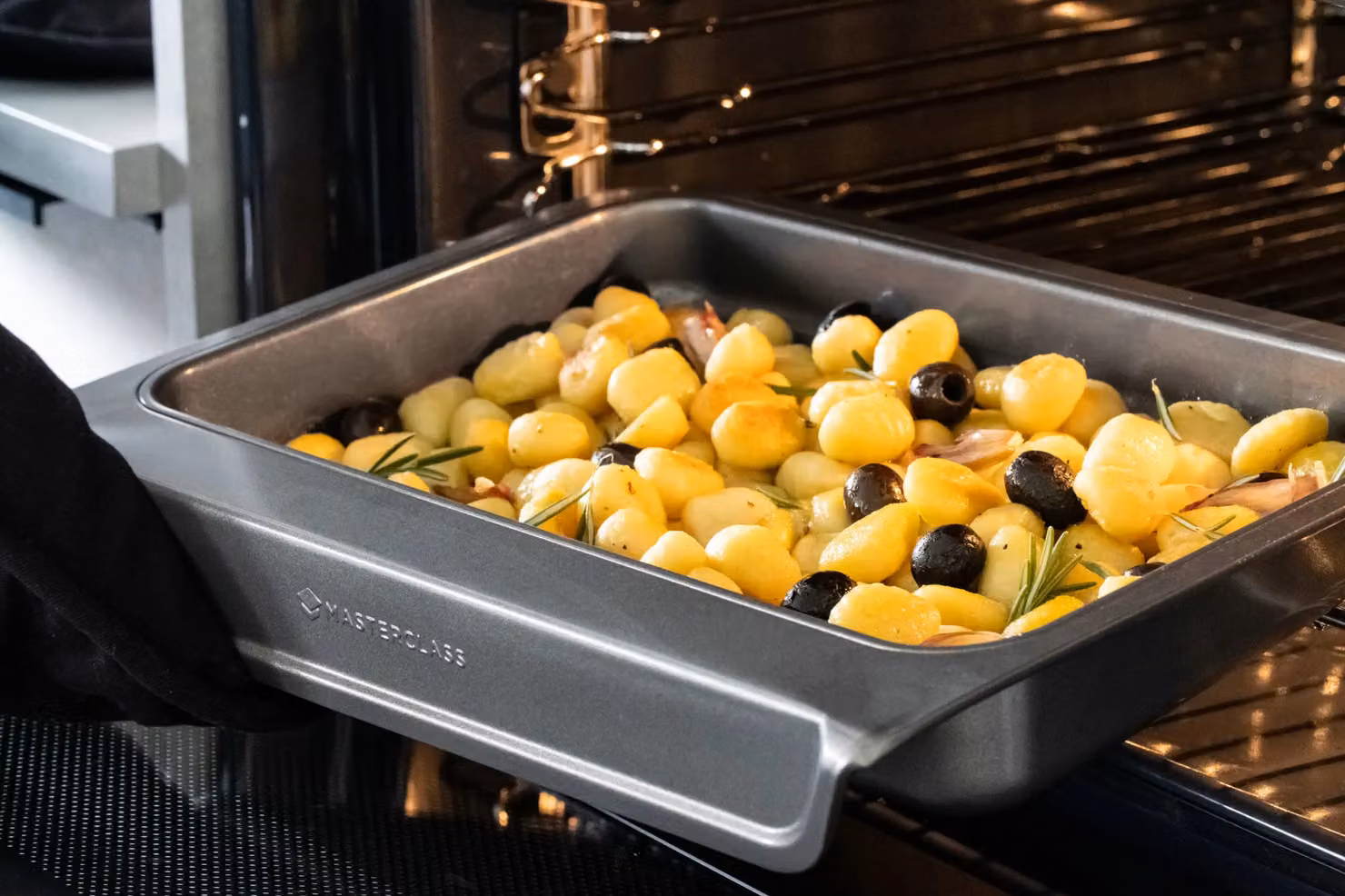 MasterClass Non-Stick Carbon Steel Rectangular Baking Sheet, Grey, W: 35 cm, D: 25 cm, H: 1 cm – 4