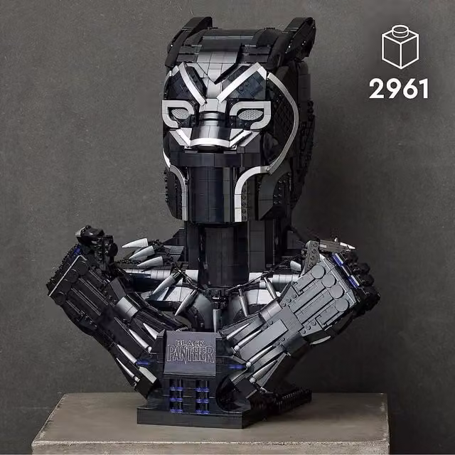 LEGO Marvel Black Panther Infinity Saga Creative Character Building Set in Black