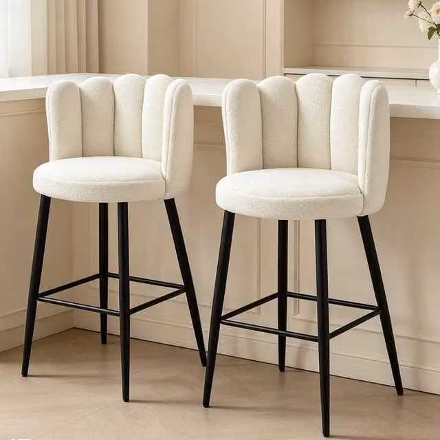 ERGOVEXA Set of 2 Curved Boucle Shell Bar Stools in Cream – 1