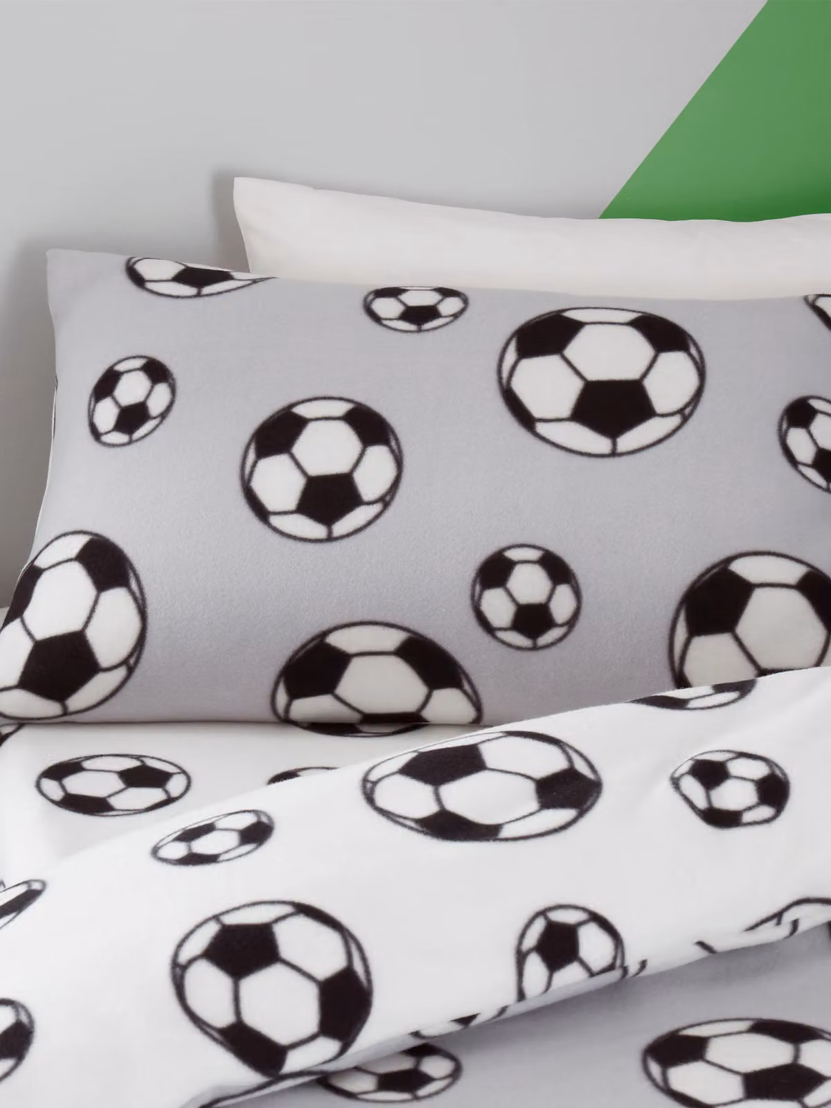 Catherine Lansfield Football Fleece Reversible Double Duvet Cover Set with Pillowcases, Grey, W/D/H: 200 x 200 cm, Pillowcases: 50 x 75 cm – 2