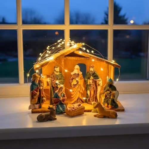 Shatchi Large Handmade Nativity Scene with Wooden Stable and 10-Piece Resin Figurine Set in Brown and Multicolour – 8