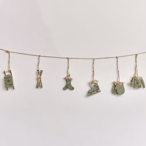 Melody Maison Green and White Winter Christmas Garland and Table Scatters, 120 cm – 2