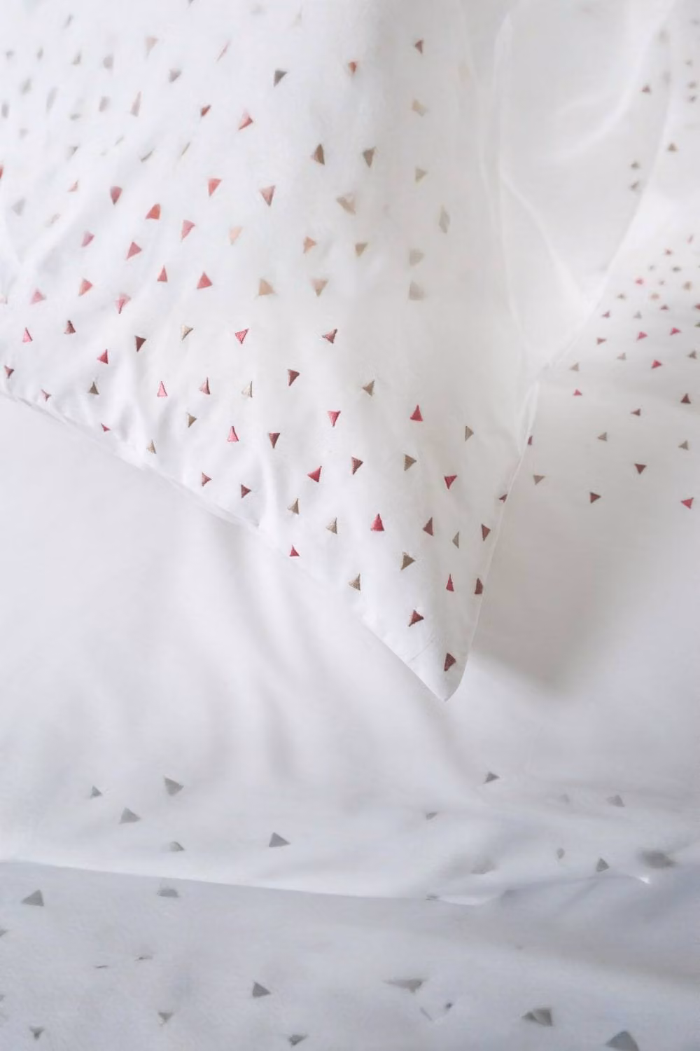 The Lyndon Company White Cotton Graphic Triangle Duvet Cover Set, W/H: 140 x 200 cm – 2
