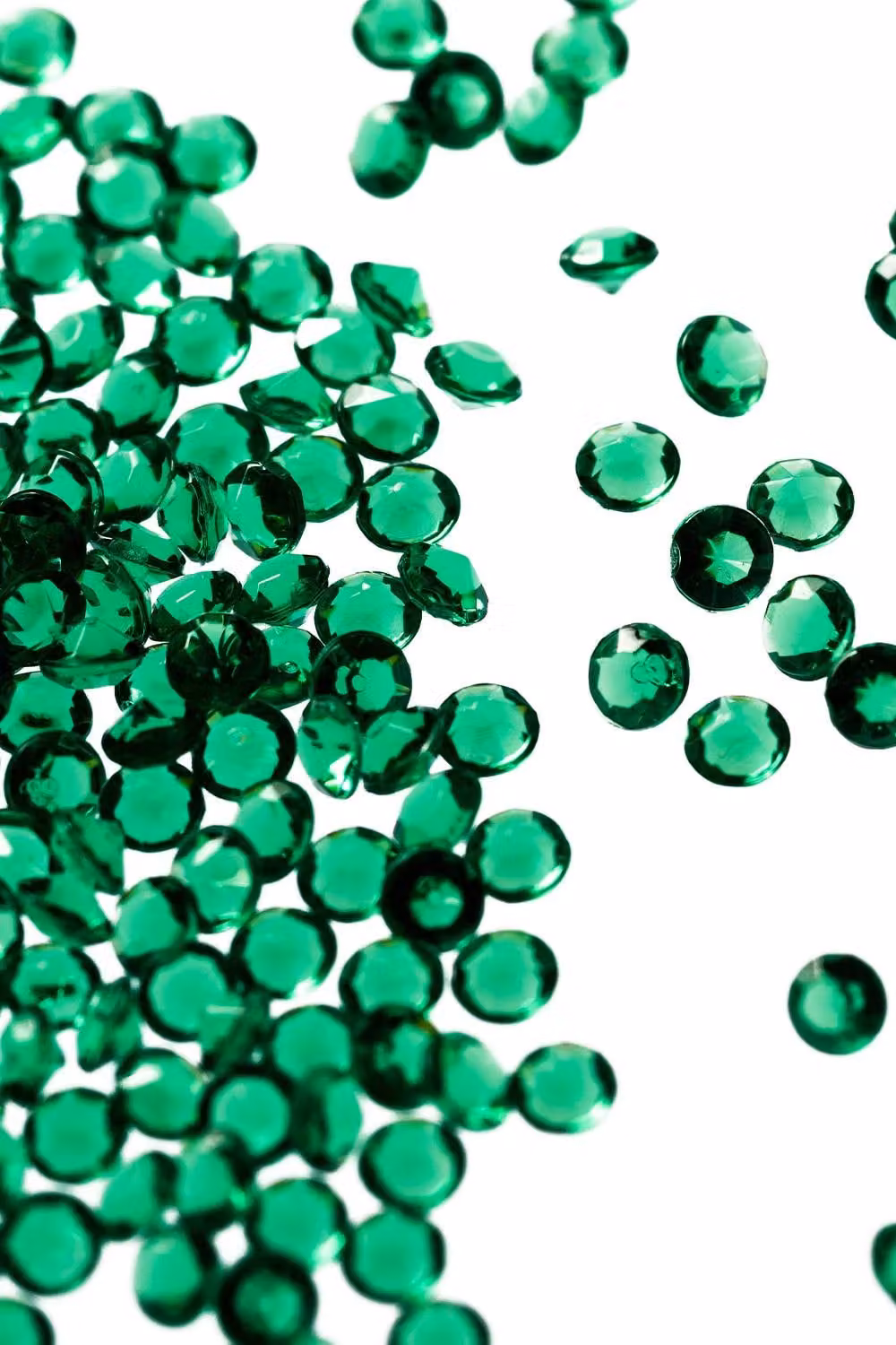 Neel Blue Round Acrylic Rhinestone Table Confetti Scatters, 4000 Pieces in Emerald and Blue – 3