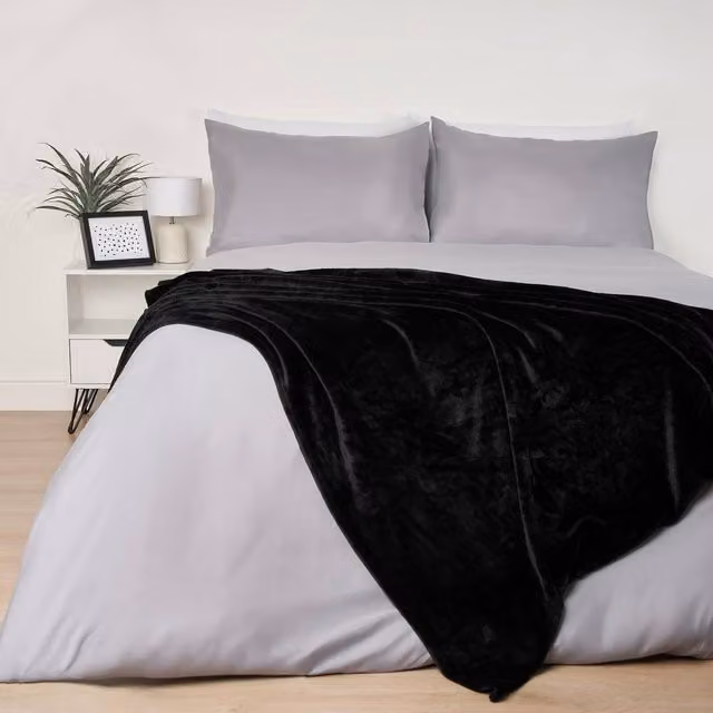 OHS Fluffy Fleece Throw Blanket in Black, W/D/H: 150 x 200 cm – 2