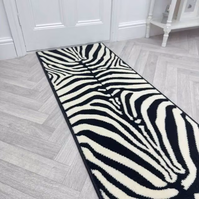 runrug Zebra Hallway Carpet Runner Rug in White, W: 80 cm, L: 180 cm