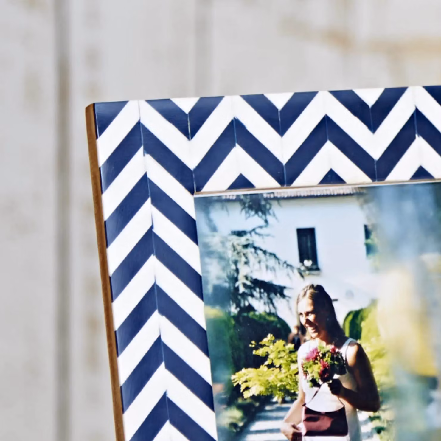 Paper High Mango Wood Chevron Patterned Photo Frame in Navy Blue and White, Fits a 6x4 Inch Photo – 3