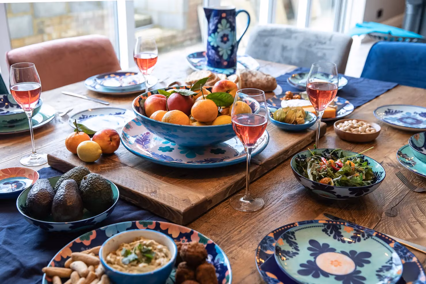 Maxwell & Williams Majolica Ceramic Floral Serving Platter, Peach and Blue, Diameter: 36.5 cm – 3